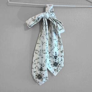 NWOT BCBGeneration Bedazzled Bow-Tie 🎀🌴